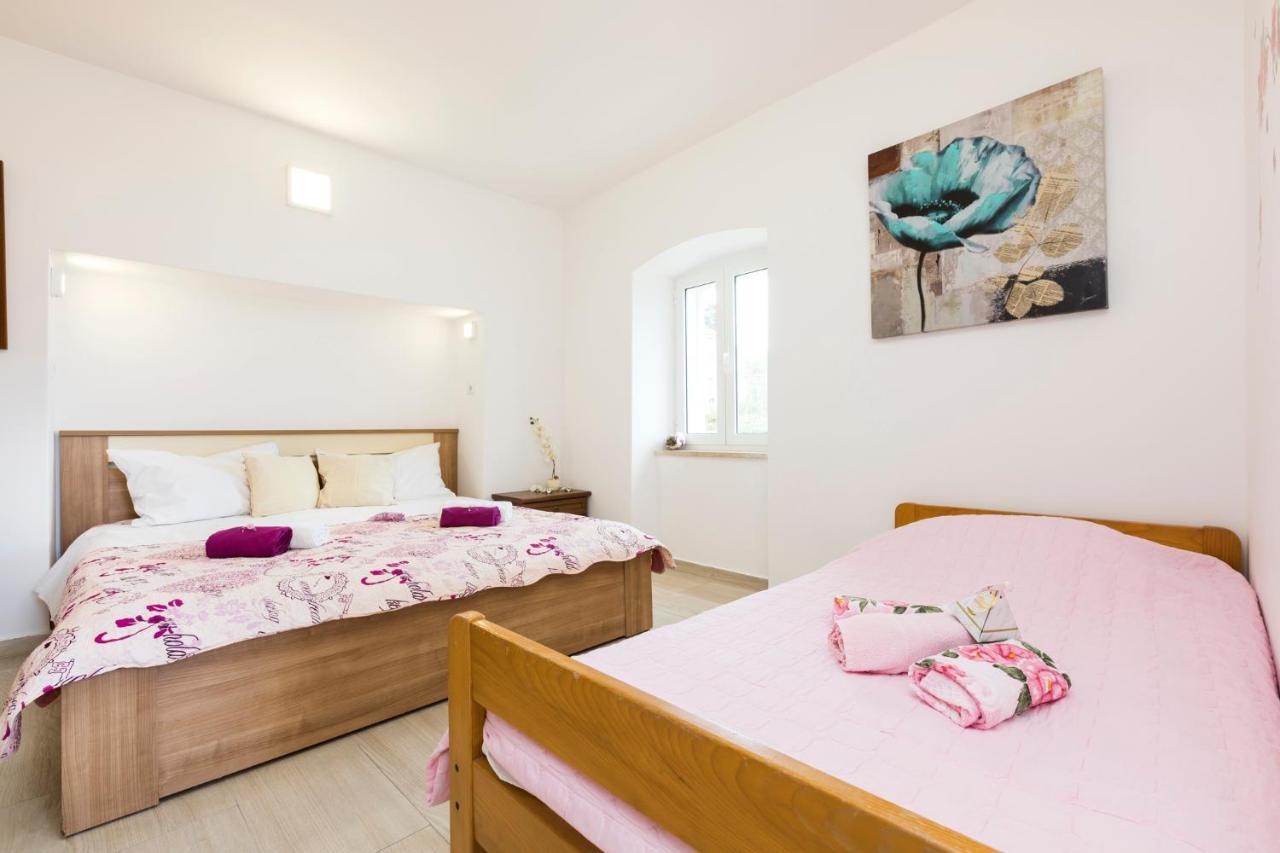 Apartmani I Soba Roberto I Mirjana Валун Экстерьер фото