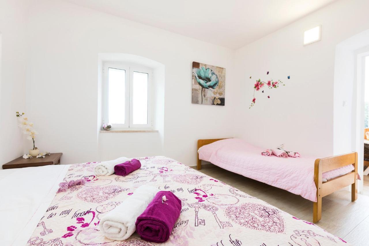 Apartmani I Soba Roberto I Mirjana Валун Экстерьер фото