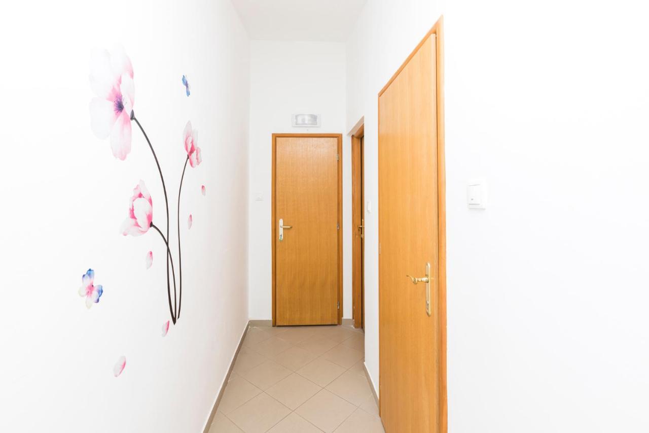 Apartmani I Soba Roberto I Mirjana Валун Экстерьер фото