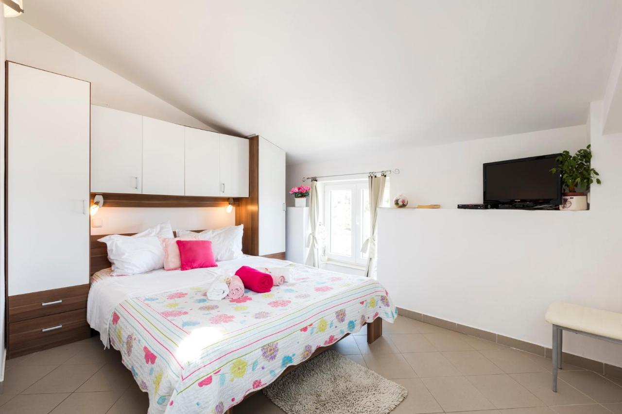 Apartmani I Soba Roberto I Mirjana Валун Экстерьер фото