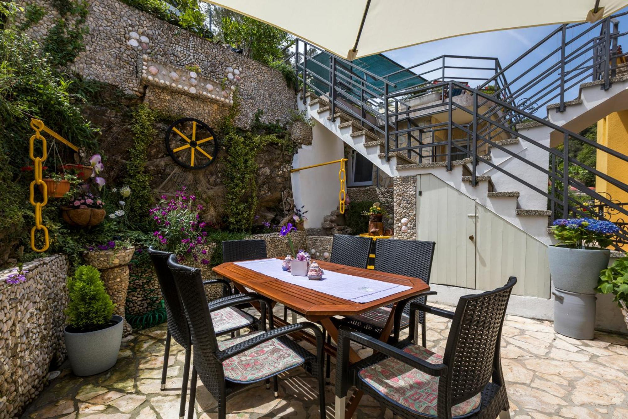 Apartmani I Soba Roberto I Mirjana Валун Экстерьер фото